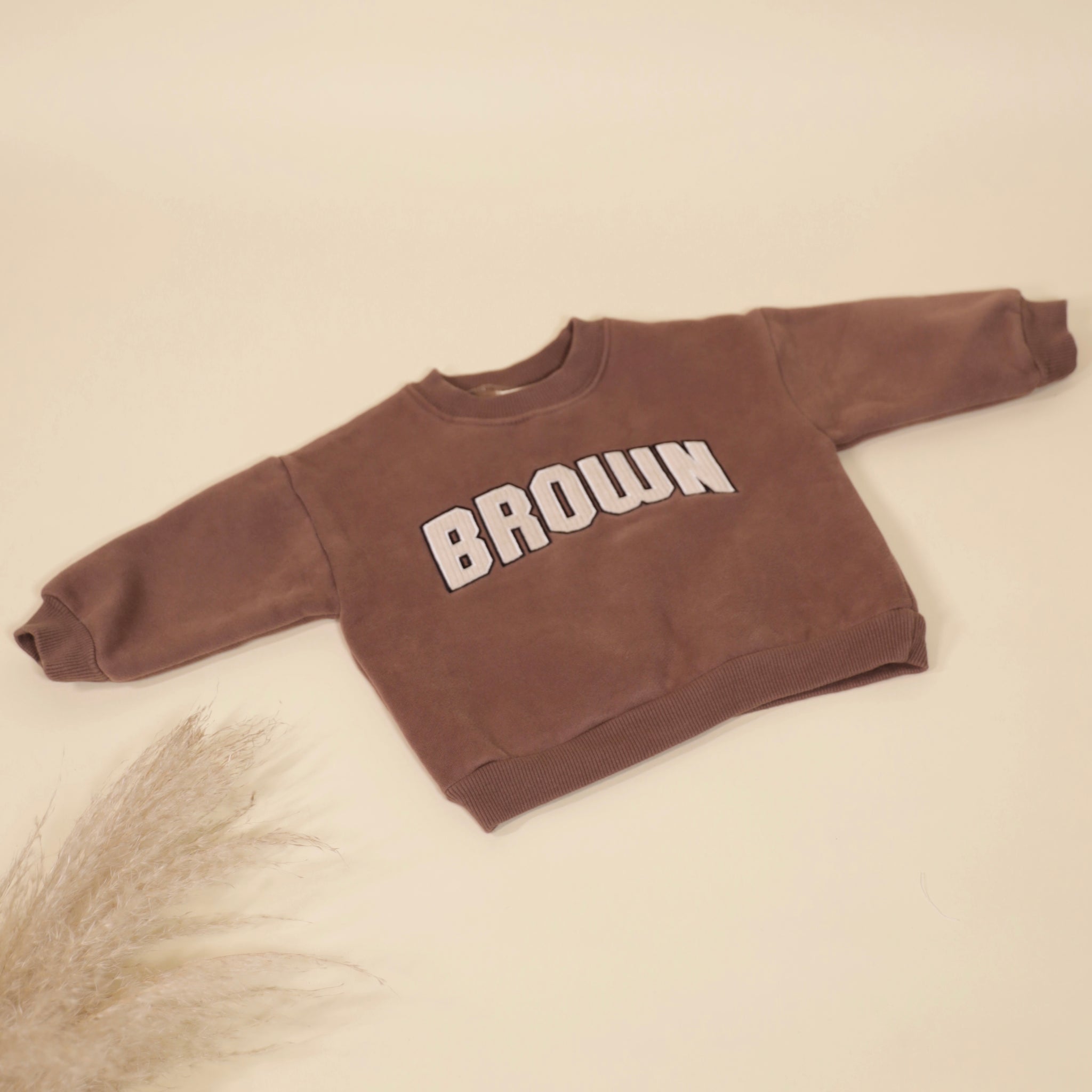 BROWN SWEATSHIRT